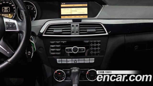 Mercedes-Benz C-Class (W204) C200 CGI 2012 — фото 14