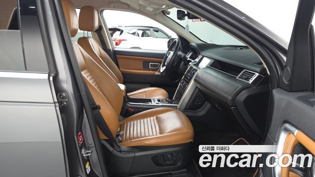 Land Rover Discovery Sport 2.0 TD4 HSE Luxury 2019 — фото 11