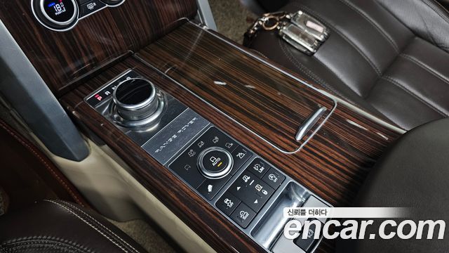 Land Rover Range Rover (IV) 4.4 SDV8 Vogue SE DIESEL 2017 — фото 9