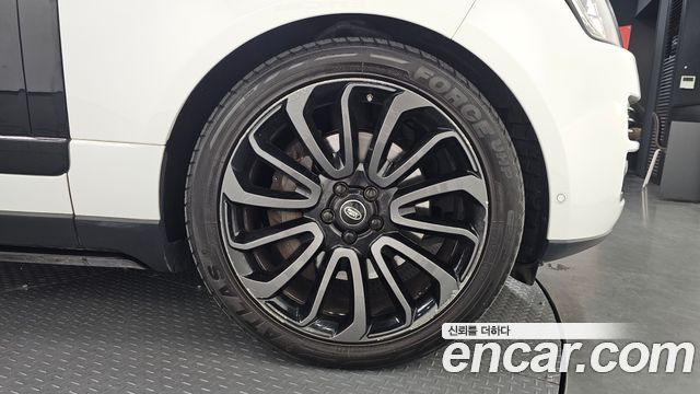 Land Rover Range Rover (IV) 4.4 SDV8 Vogue SE DIESEL 2017 — фото 27