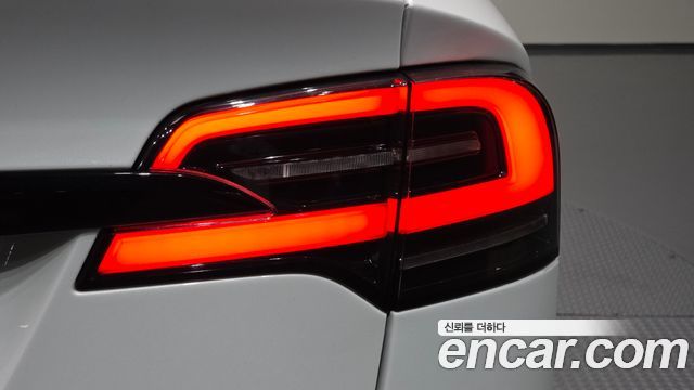 Tesla Model X AWD 2023 — фото 29