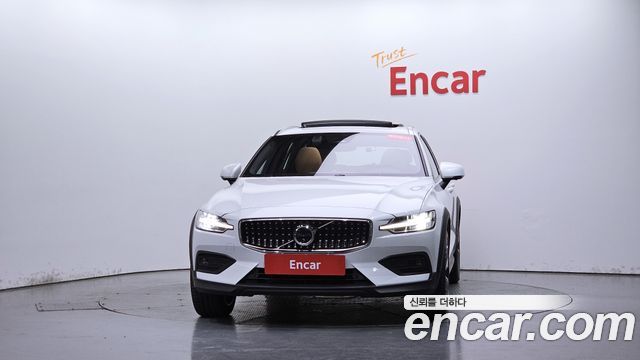 Volvo V60 Cross Country (II) B5 Ultra AWD 2026 — фото 3