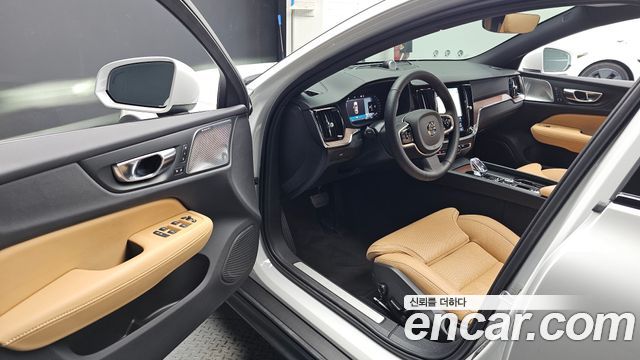 Volvo V60 Cross Country (II) B5 Ultra AWD 2025 — фото 10