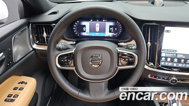 Volvo V60 Cross Country (II) B5 Ultra AWD 2025 — фото 12