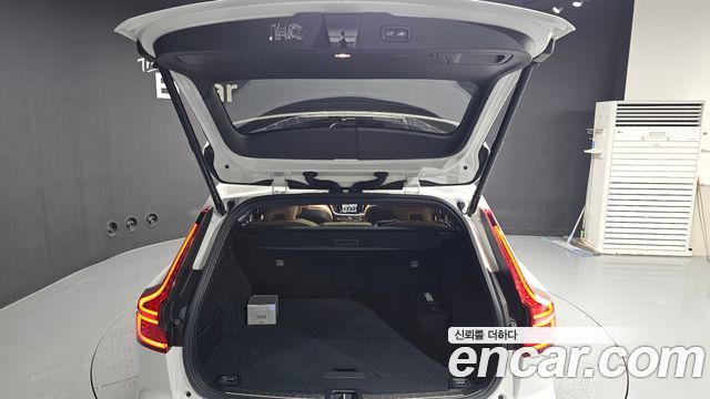 Volvo V60 Cross Country (II) B5 Ultra AWD 2025 — фото 20