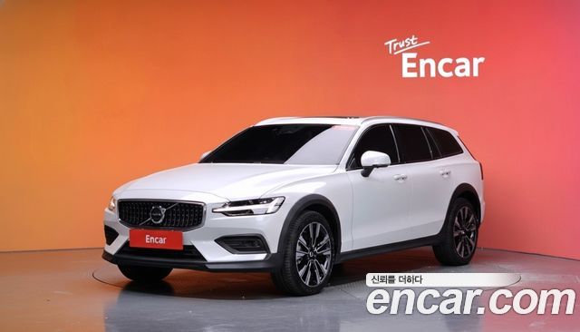 Volvo V60 Cross Country (II) B5 Ultra AWD