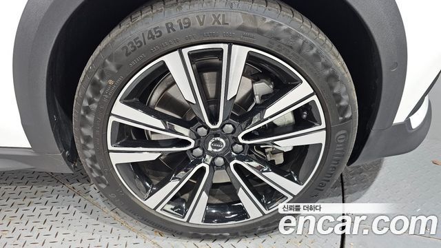 Volvo V60 Cross Country (II) B5 Ultra AWD 2025 — фото 21