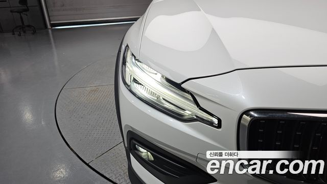 Volvo V60 Cross Country (II) B5 Ultra AWD 2025 — фото 22