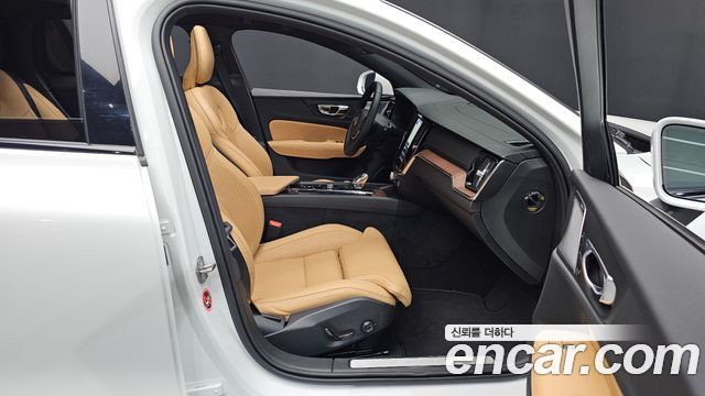 Volvo V60 Cross Country (II) B5 Ultra AWD 2025 — фото 26