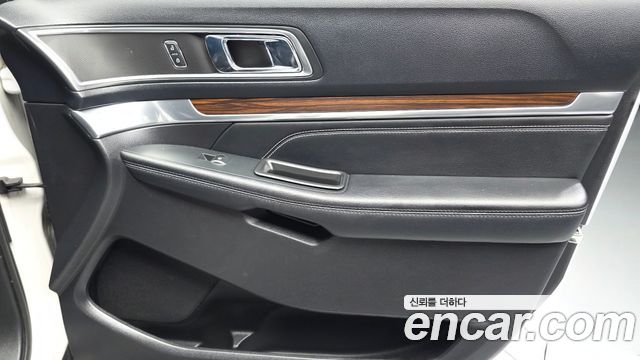 Ford Explorer 2.3 Limited 4WD 5th 2016 — фото 24