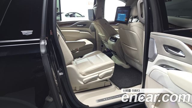 Cadillac Escalade (V) 6.2 ESV ESV Sports Platinum 2023 — фото 13