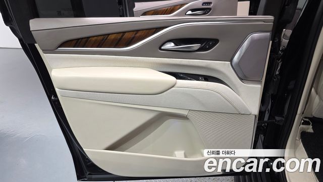 Cadillac Escalade (V) 6.2 ESV ESV Sports Platinum 2023 — фото 25