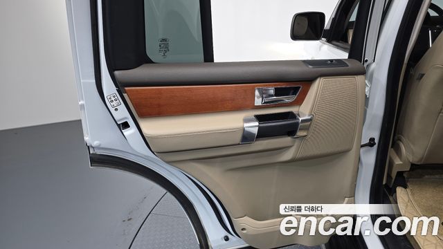 Land Rover Discovery 4 3.0 SDV6 SE 2013 — фото 31