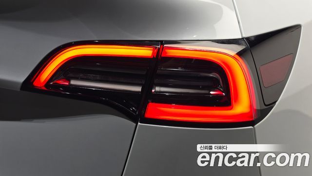 Tesla Model Y Standard Range RWD 2021 — фото 29
