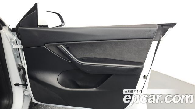 Tesla Model Y Standard Range RWD 2021 — фото 30