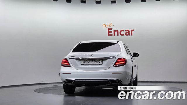 Mercedes-Benz E-Class (W213) E300 4MATIC Exclusive 2018 — фото 4