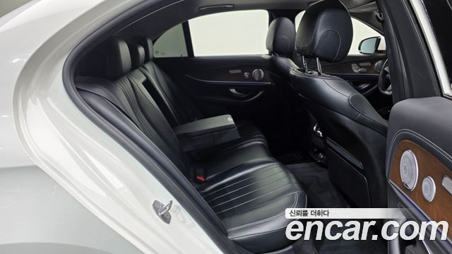 Mercedes-Benz E-Class (W213) E300 4MATIC Exclusive 2018 — фото 12