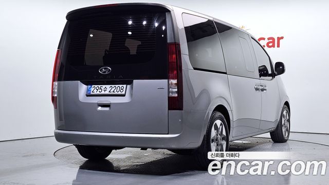 Hyundai Staria 4WD Tourer 9-Seater Modern 2023 — фото 2