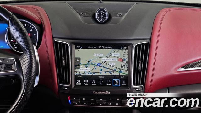 Maserati Levante 3.0 AWD 2020 — фото 14