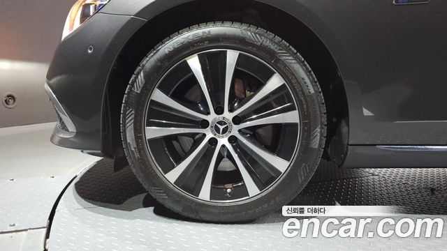 Mercedes-Benz E-Class (W213) E300e 4MATIC Exclusive 2021 — фото 5