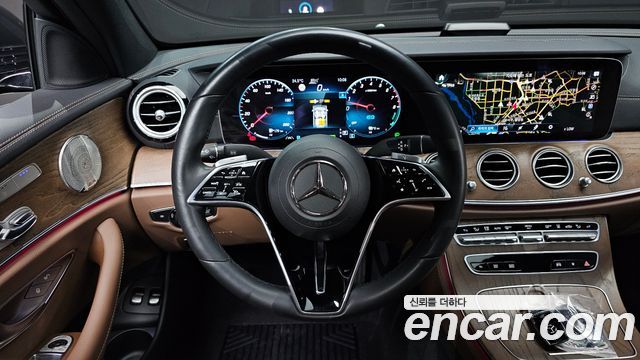 Mercedes-Benz E-Class (W213) E300e 4MATIC Exclusive 2021 — фото 16
