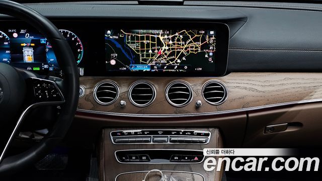 Mercedes-Benz E-Class (W213) E300e 4MATIC Exclusive 2021 — фото 18