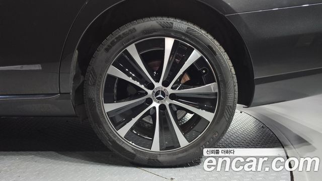 Mercedes-Benz E-Class (W213) E300e 4MATIC Exclusive 2021 — фото 27