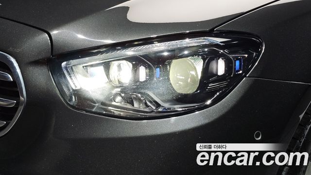Mercedes-Benz E-Class (W213) E300e 4MATIC Exclusive 2021 — фото 28