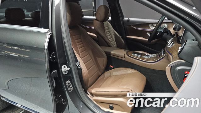 Mercedes-Benz E-Class (W213) E300e 4MATIC Exclusive 2021 — фото 32