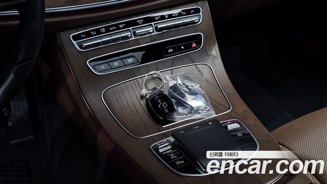 Mercedes-Benz E-Class (W213) E300e 4MATIC Exclusive 2021 — фото 34