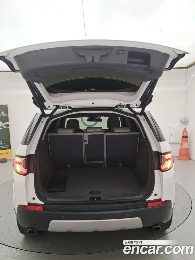 Land Rover Discovery Sport 2.0 TD4 HSE Luxury 2016 — фото 15