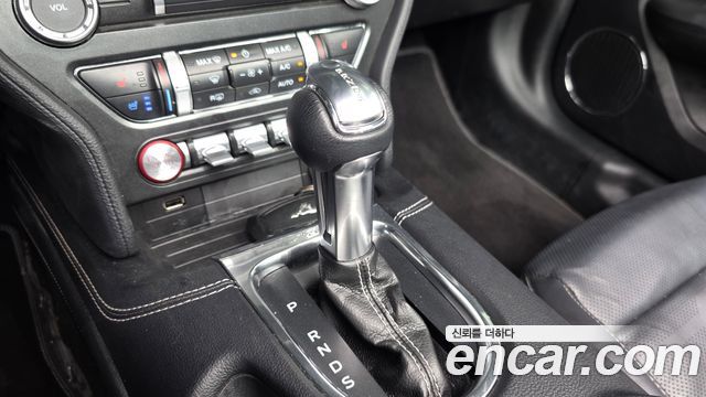 Ford Mustang GT Convertible 2020 — фото 9