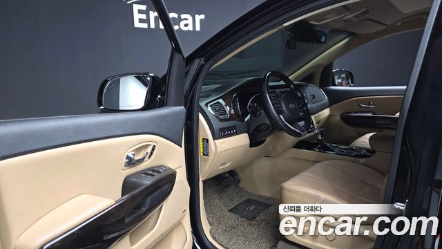 Kia Carnival 9-seater Limousine(Special vehicle) 2020 — фото 10