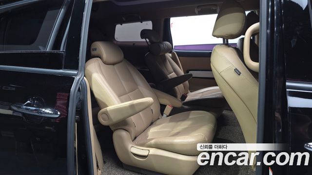 Kia Carnival 9-seater Limousine(Special vehicle) 2020 — фото 15
