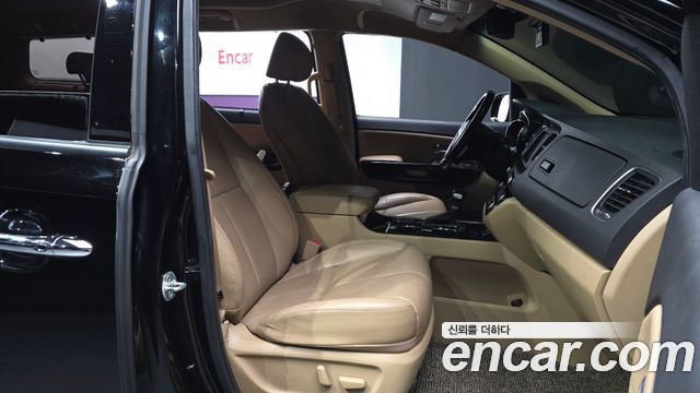 Kia Carnival 9-seater Limousine(Special vehicle) 2020 — фото 16