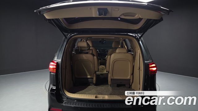 Kia Carnival 9-seater Limousine(Special vehicle) 2020 — фото 24