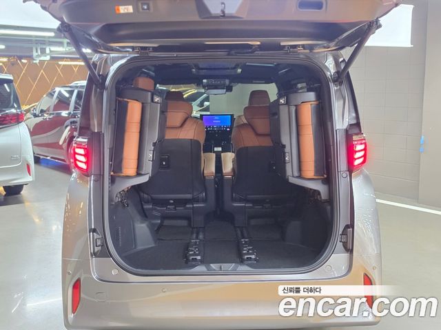 Toyota Alphard (IV) 2.5 HEV Executive AWD 2024 — фото 24