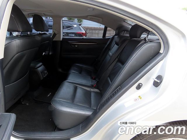 Lexus ES300h Supreme XV60 2015 — фото 6