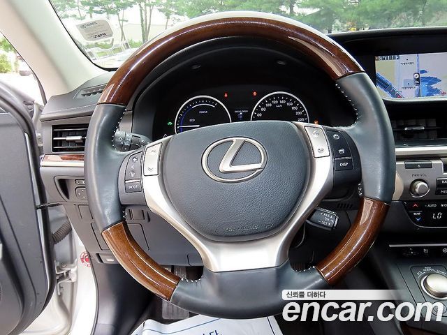 Lexus ES300h Supreme XV60 2015 — фото 8