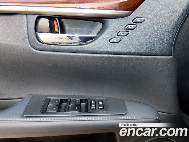 Lexus ES300h Supreme XV60 2015 — фото 15