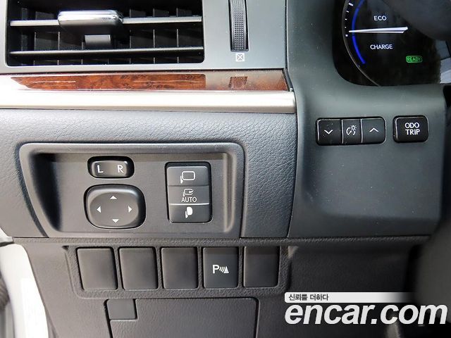 Lexus ES300h Supreme XV60 2015 — фото 16