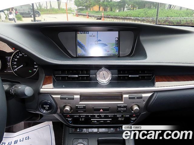 Lexus ES300h Supreme XV60 2015 — фото 17