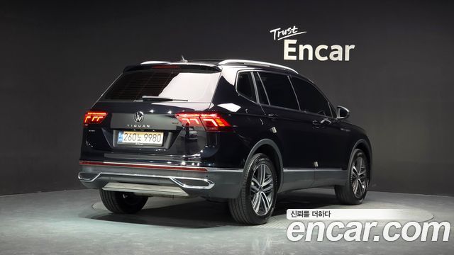Volkswagen Tiguan Allspace 2.0 TSI Prestige 2023 — фото 2