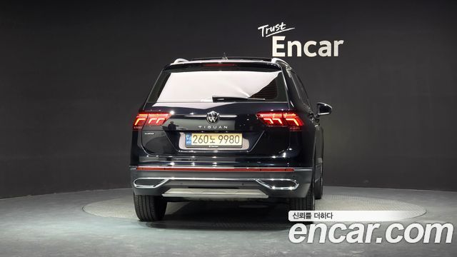 Volkswagen Tiguan Allspace 2.0 TSI Prestige 2023 — фото 4