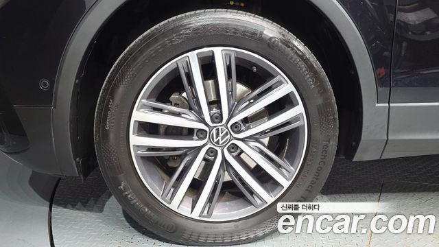 Volkswagen Tiguan Allspace 2.0 TSI Prestige 2023 — фото 5