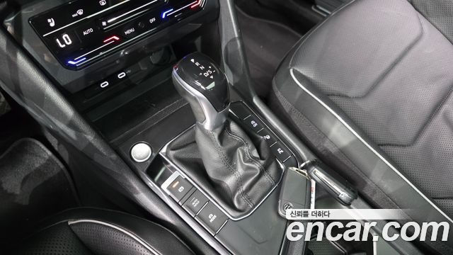 Volkswagen Tiguan Allspace 2.0 TSI Prestige 2023 — фото 9
