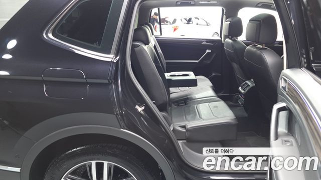 Volkswagen Tiguan Allspace 2.0 TSI Prestige 2023 — фото 11