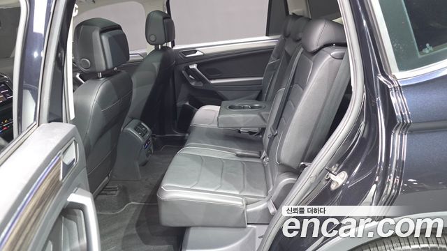 Volkswagen Tiguan Allspace 2.0 TSI Prestige 2023 — фото 12