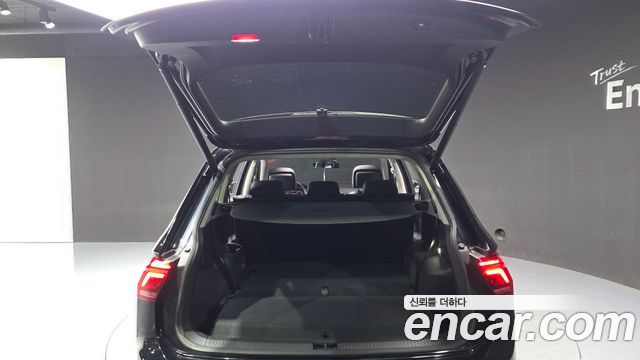 Volkswagen Tiguan Allspace 2.0 TSI Prestige 2023 — фото 20