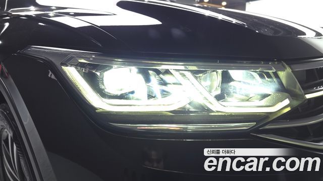 Volkswagen Tiguan Allspace 2.0 TSI Prestige 2023 — фото 22